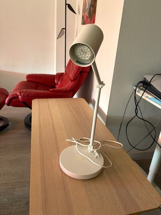 Lámpara de mesa Ikea blanca