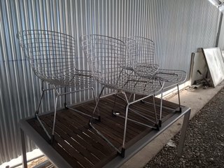 Sillas Bertoli estilo metal plateado