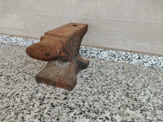 Yunque antiguo MHS