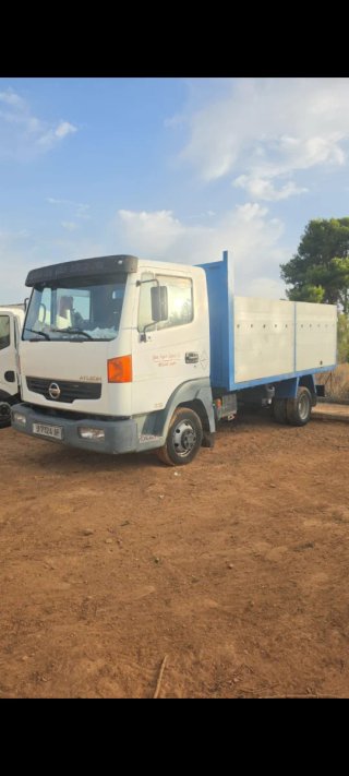 Nissan Atleon Volquete