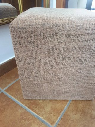 Pouf quadrato marrone in tessuto per la casa, sofass