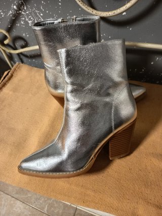 Botines de piel plateado