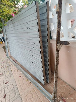 Puerta metálica garaje 2 hojas más marco.