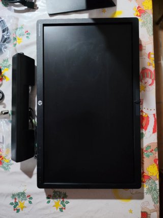 Monitor Negro con Soporte y Cables