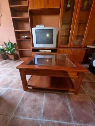 Mueble de salón y mesa de centro madera