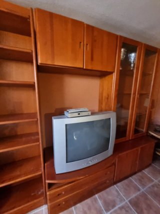 Mueble de salón y mesa de centro madera