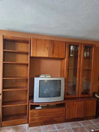 Mueble de salón y mesa de centro madera