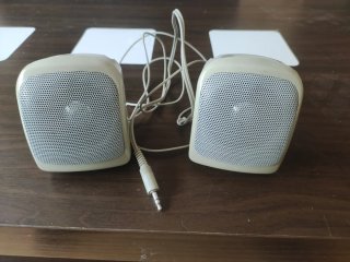 Altavoces PC Beige y Blanco