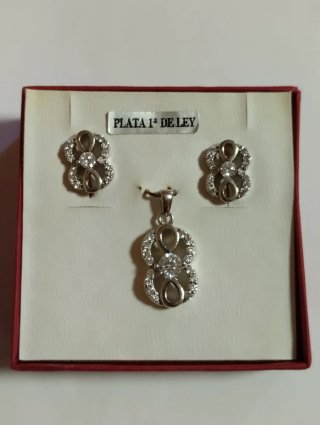 Conjunto Plata 925: Pendientes y Colgante Infinito
