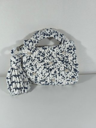 Cartera tejida a mano