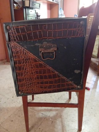 Baúl vintage madera y cuero 1910