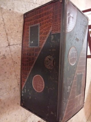 Baúl vintage madera y cuero 1910