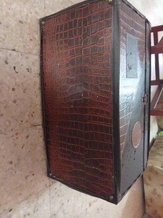 Baúl vintage madera y cuero 1910
