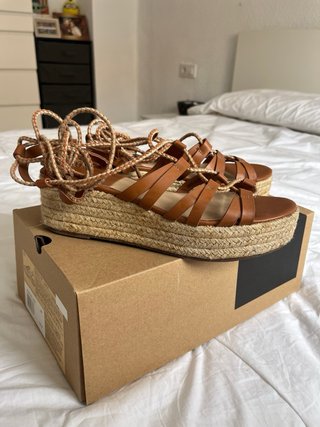 Sandalias marrones atadas talla 38