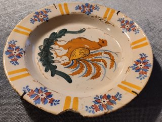 Plato antiguo artesanal gallo (1 de 2)