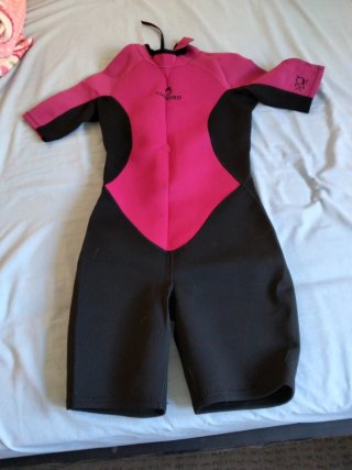 Traje neopreno corto niña rosa y negro