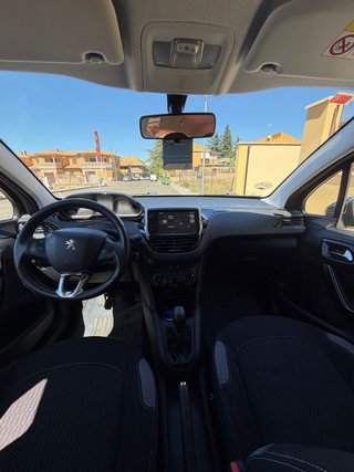 Peugeot 208 2015