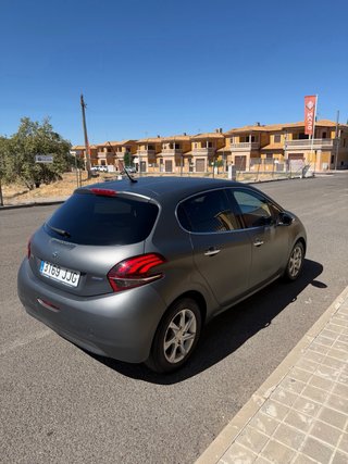 Peugeot 208 2015