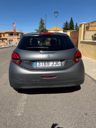 Peugeot 208 2015