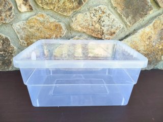 Caja de plástico para almacenar 40x29cm-2€