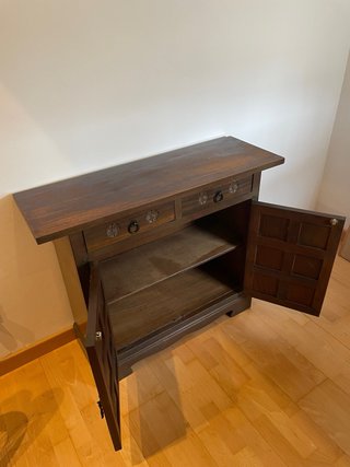 Mueble recibidor madera antiguo.