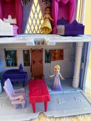 Castillo Frozen Portátil con Muñecas y Muebles