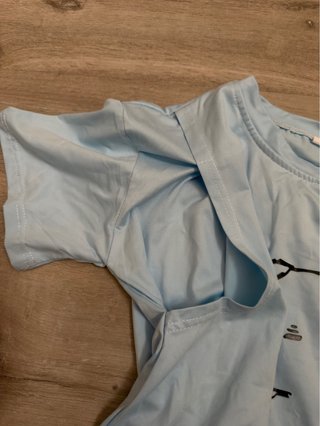 Camiseta azul con dibujo de oso