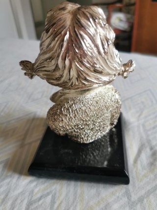 Figura niña baño plata