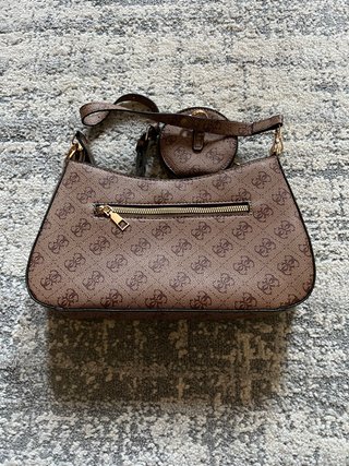 Bolso Guess Marrón con Monedero