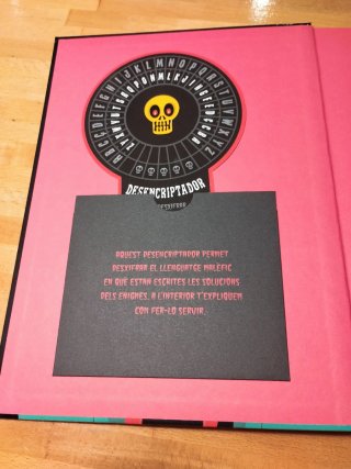 Libro/juego infantil "Enigmes de por".