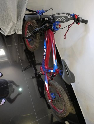 Bici Eléctrica 18 Azul y Roja