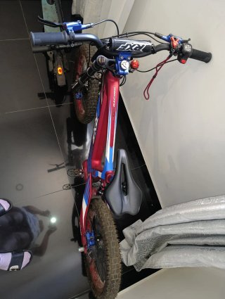 Bici Eléctrica 18 Azul y Roja