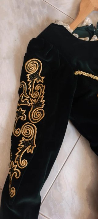 Traje Regional Malagueña Verde y Dorado