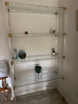 Estantería acrílico y dorado