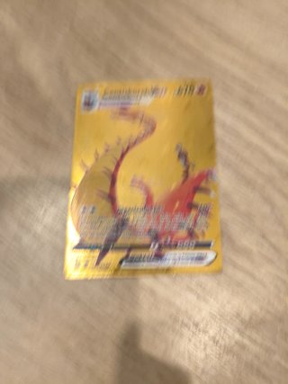 Cartas Pokémon Giratina VSTAR y Centiskorch VMAX