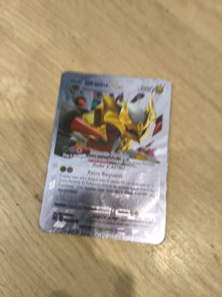 Cartas Pokémon Giratina VSTAR y Centiskorch VMAX