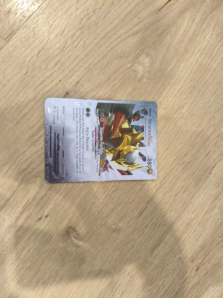 Cartas Pokémon Giratina VSTAR y Centiskorch VMAX