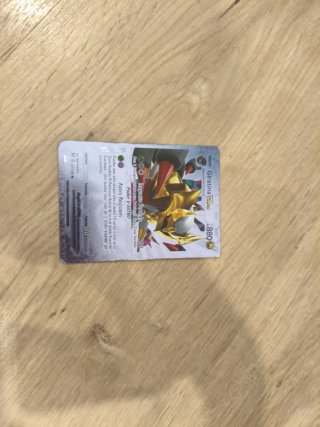 Cartas Pokémon Giratina VSTAR y Centiskorch VMAX