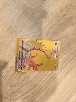 Cartas Pokémon Giratina VSTAR y Centiskorch VMAX