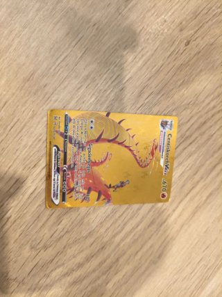 Cartas Pokémon Giratina VSTAR y Centiskorch VMAX