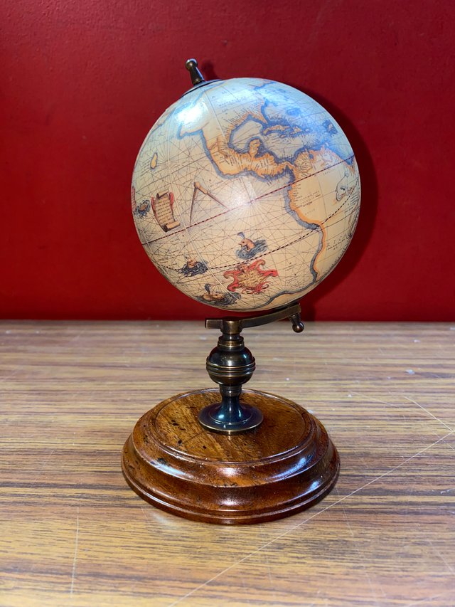 Globo terrestre decorativo vintage