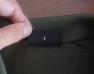 Polo Emporio Armani, talla S, color verde oliva