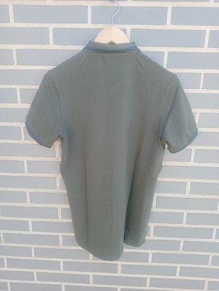 Polo Emporio Armani, talla S, color verde oliva