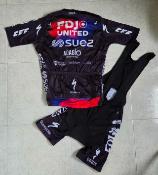 Conjunto Ciclismo FDJ Suez Verano. Talla XL.