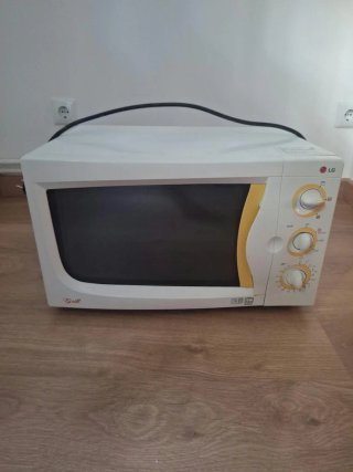 Microondas LG Blanco y Amarillo