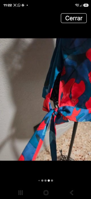 Blusa asimétrica floral tirante fino