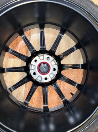 Llantas R3 19” 5x112 Negro con Rojo