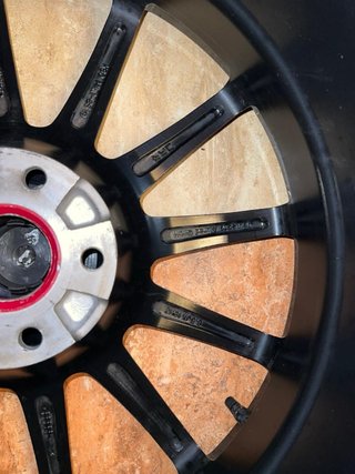 Llantas R3 19” 5x112 Negro con Rojo