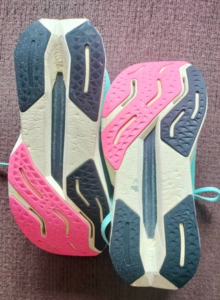 Zapatilla NB Fuelcell Propel V5. Muy bueno  Niñ@