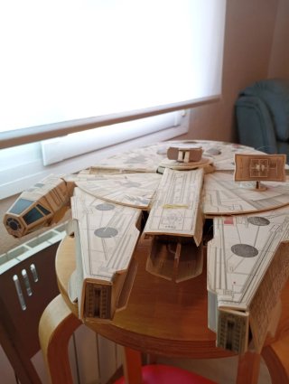 Maqueta Halcón Milenario de Cartón